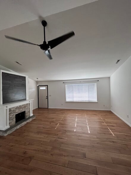 Building Photo - 2603 S 86th Ave