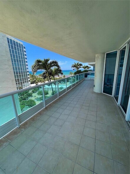 Building Photo - 5025 Collins Ave