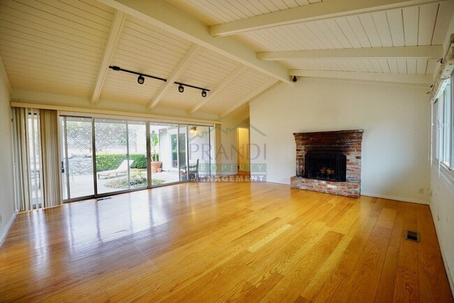 Building Photo - 893 Tiburon Blvd