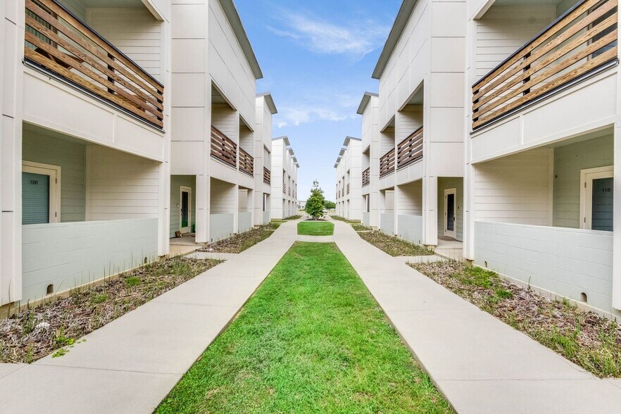 Building Photo - 118 Gadwall Dr