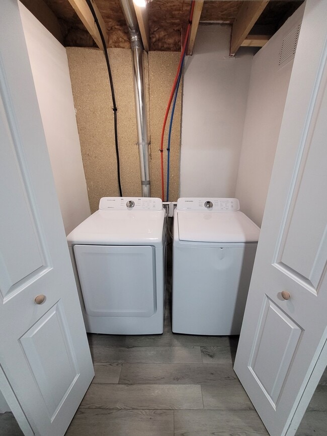 Building Photo - 729 Bates St SE