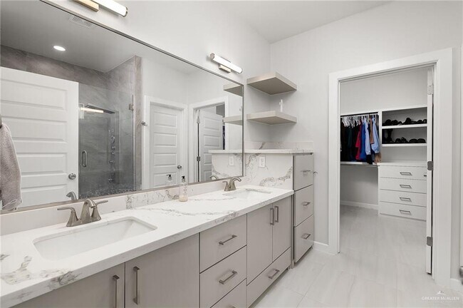 Building Photo - 24 Zenker Ave