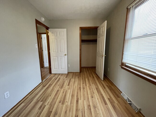 Building Photo - 131 Bellmont Dr
