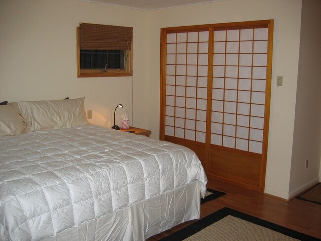 Building Photo - Unfurnished or Furnished - Santa Fe Style House & Studio on Rio Vista St.