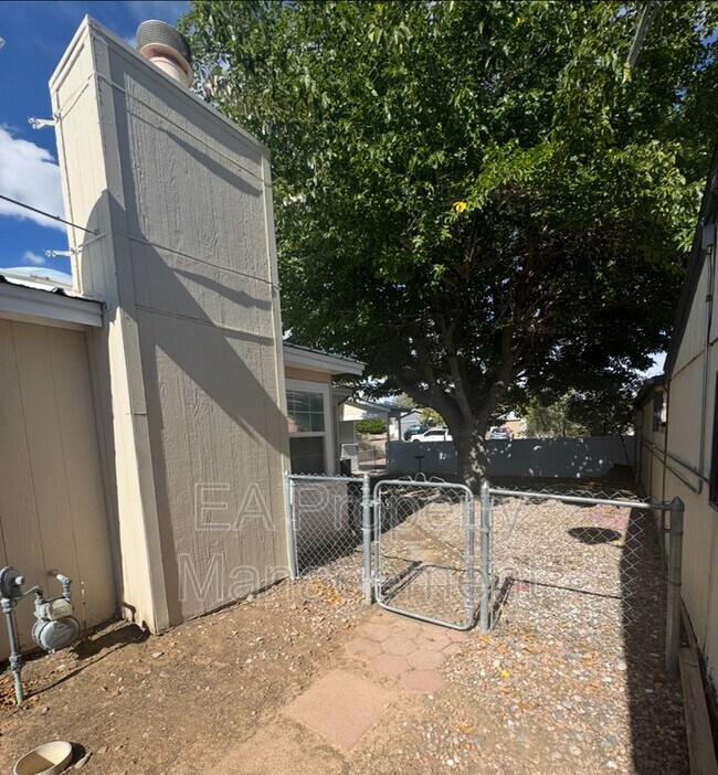 Building Photo - 4830 Aquamarine Dr NE