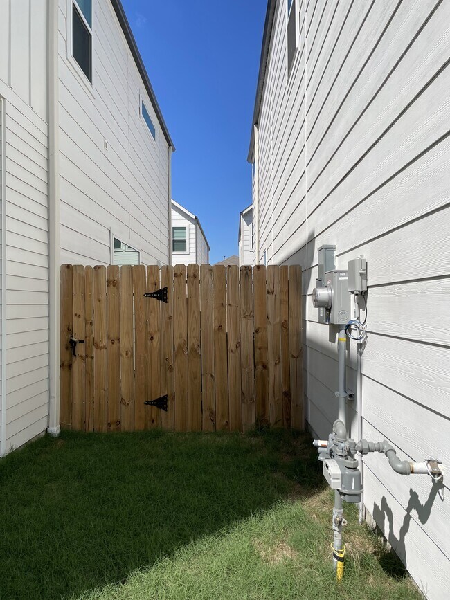 Building Photo - 4418 Bora Bora Ln