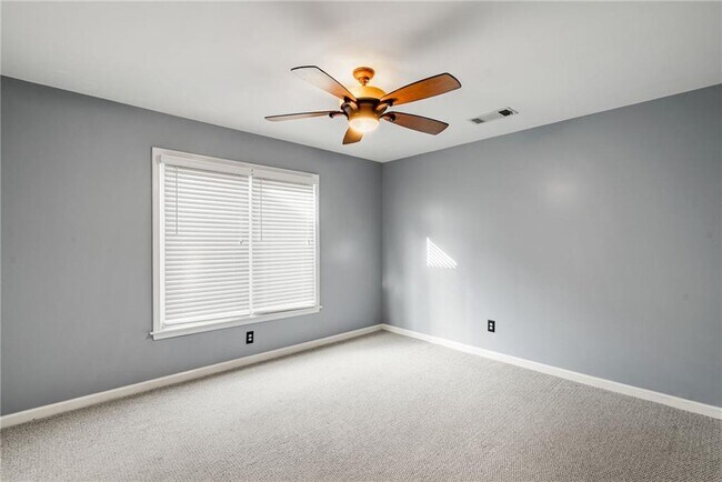 Building Photo - 529 Eastland Dr
