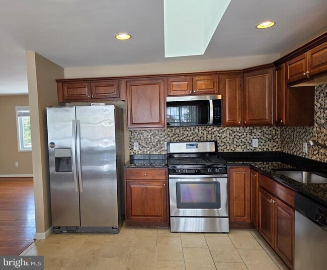 Building Photo - 6212 Thomas Dr