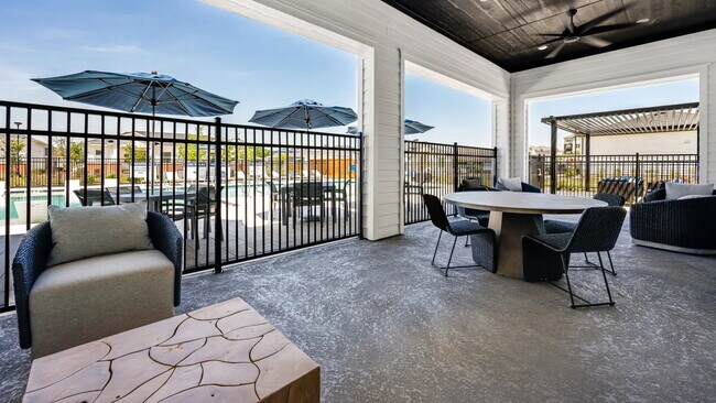 Building Photo - 220 W Melissa Rd