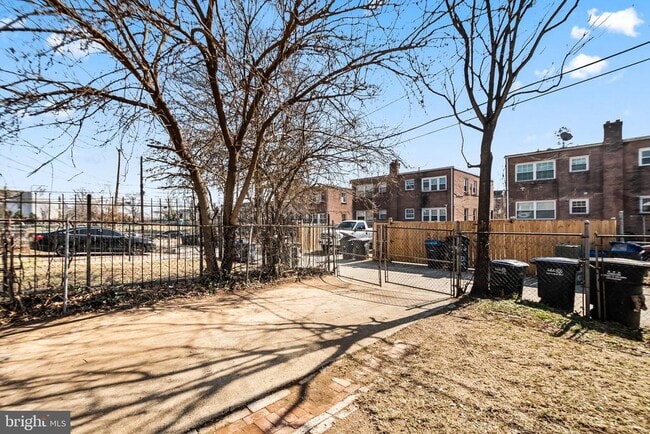 Building Photo - 1235 Alabama Ave SE