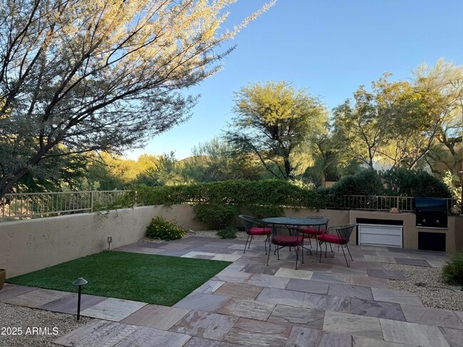 Building Photo - 6020 E Rancho Manana Blvd