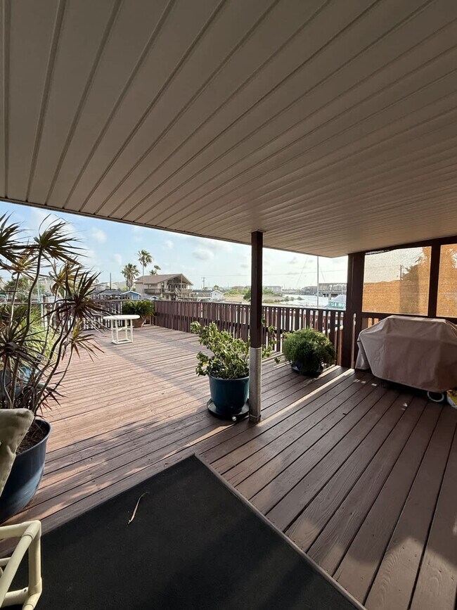 Building Photo - 1209 Pompano Ave