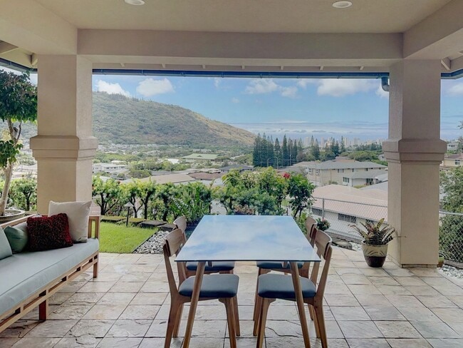Building Photo - 2-Bedroom Executive Duplex in Serene Manoa...