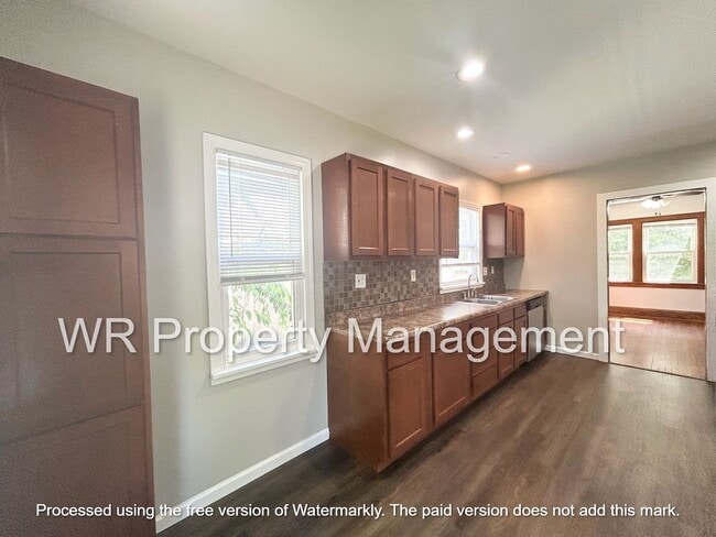 Building Photo - 3 Bed 1 Bath Home is West Toledo Library Neighborhood