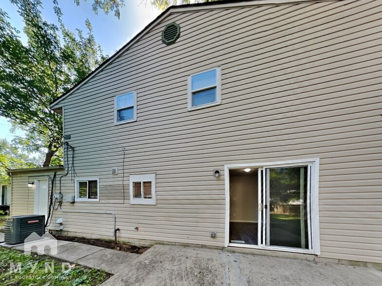Building Photo - 3040 Wadsworth Ct