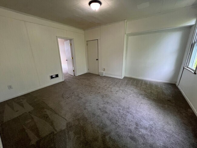 Building Photo - Pittsburgh - 3 Bedroom 1.5 Bathroom - For ...