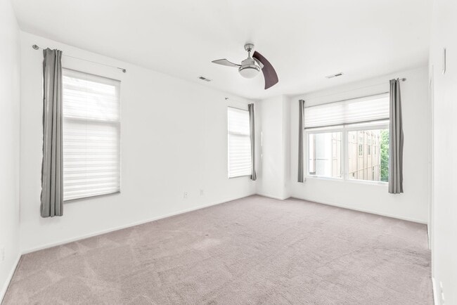 Building Photo - FIRST MONTH'S RENT FOR FREE! 3 Bedroom Townhome W/ Uptown Views