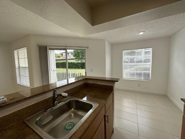 Building Photo - 1st Floor 1 Bedroom and 1 Bathroom Condo  ...