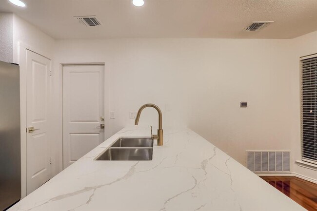 Building Photo - 8400 Horton Trail