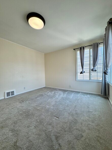 Building Photo - 1401 25th Ave