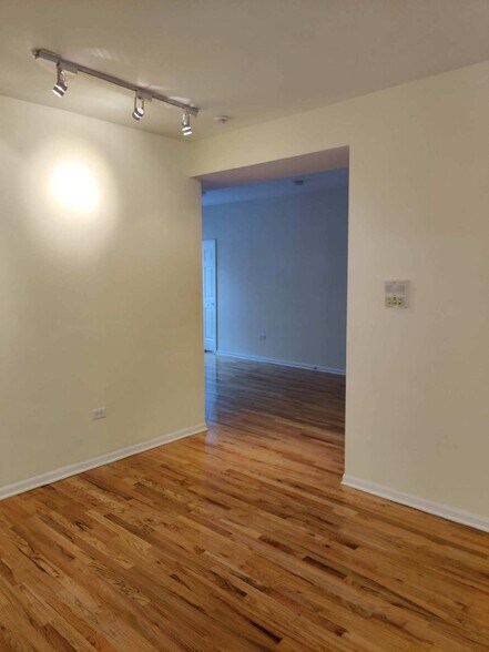 Building Photo - 5740 S King Dr