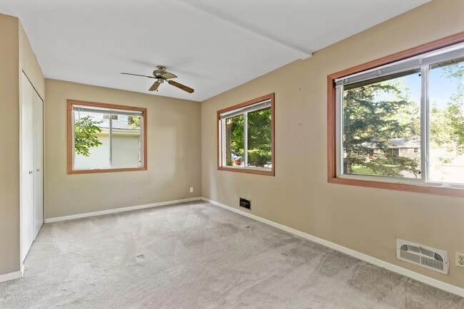Building Photo - 3301 Shepherd Hills Dr