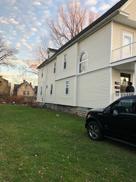 Building Photo - 37 Holland Pl