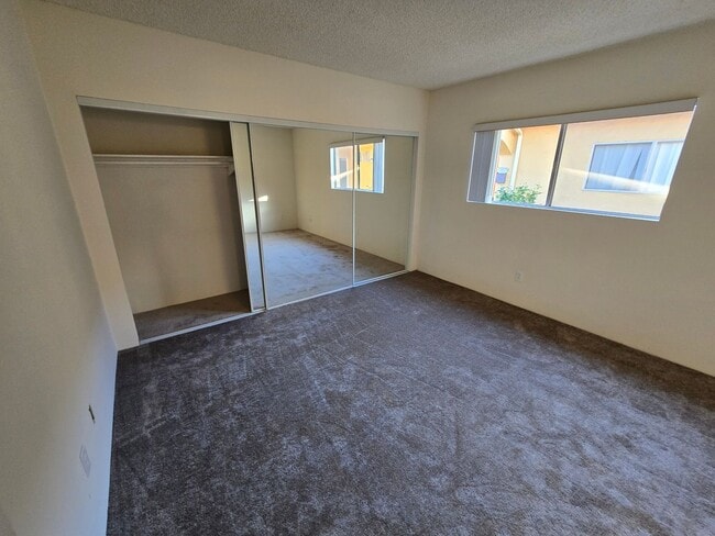 Building Photo - 7474-76 Armstrong Pl