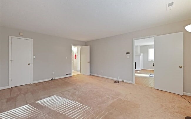 Building Photo - 4/ 2 Home for Rent