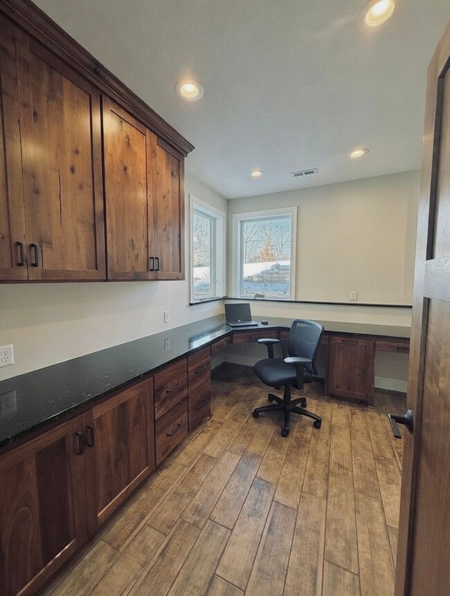 Building Photo - MUST SEE!  Gorgeous - Fully Furnished - New Construction Home in Delano.  No Detail Left To Be De...