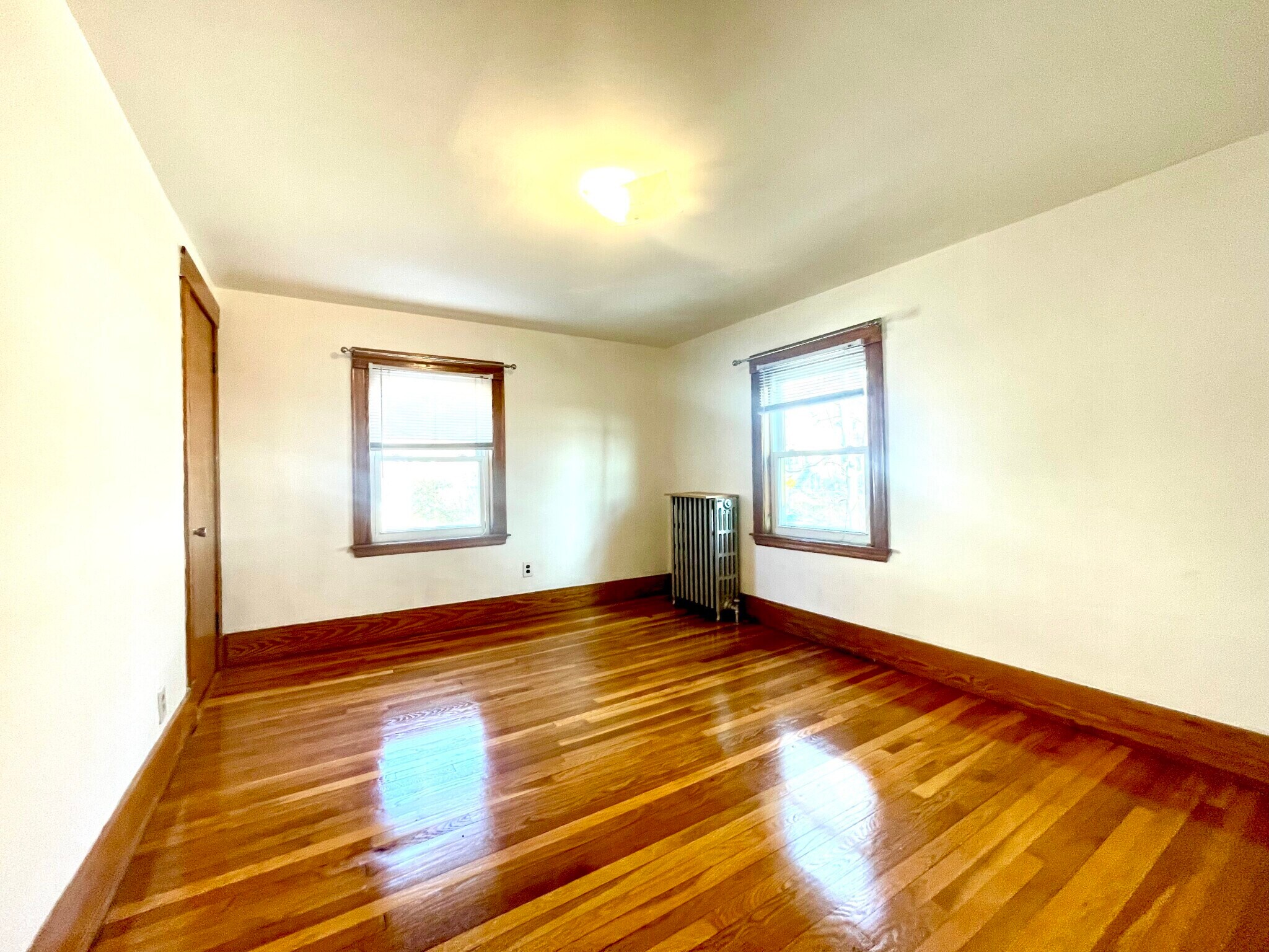 Building Photo - 27 South Crescent Circuit