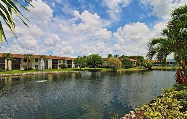 Building Photo - 9285 Lake Park Dr