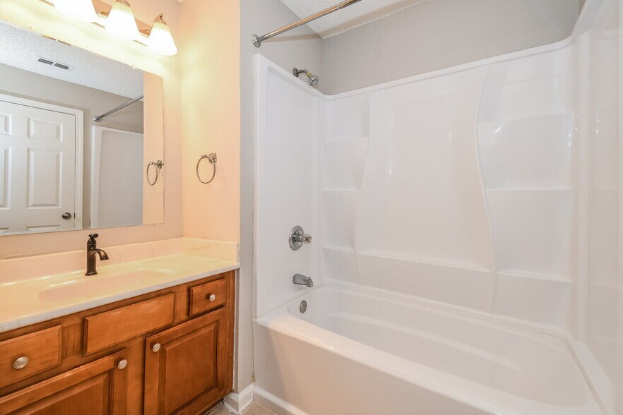 Building Photo - 2625 Fox Creek Dr