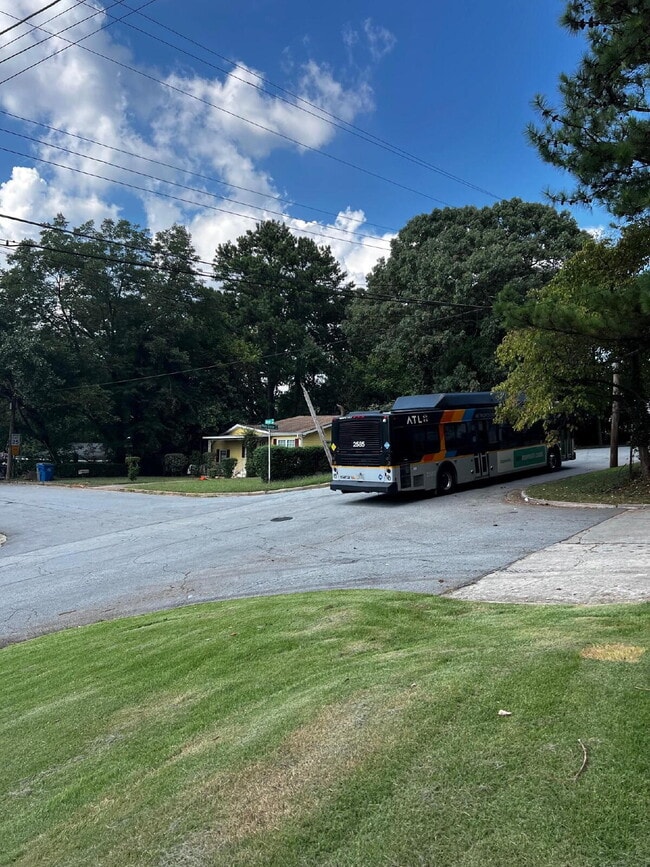 Building Photo - Westside central located comfortable & spacious Intown Atlanta House w/Porch