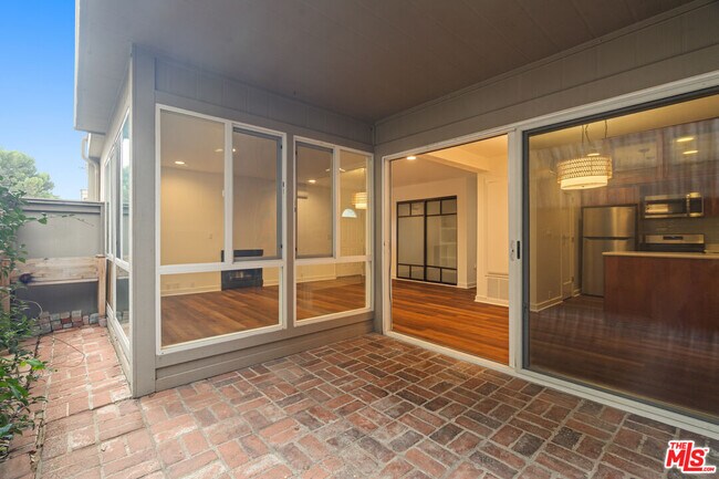 Building Photo - 2508 Arizona Ave