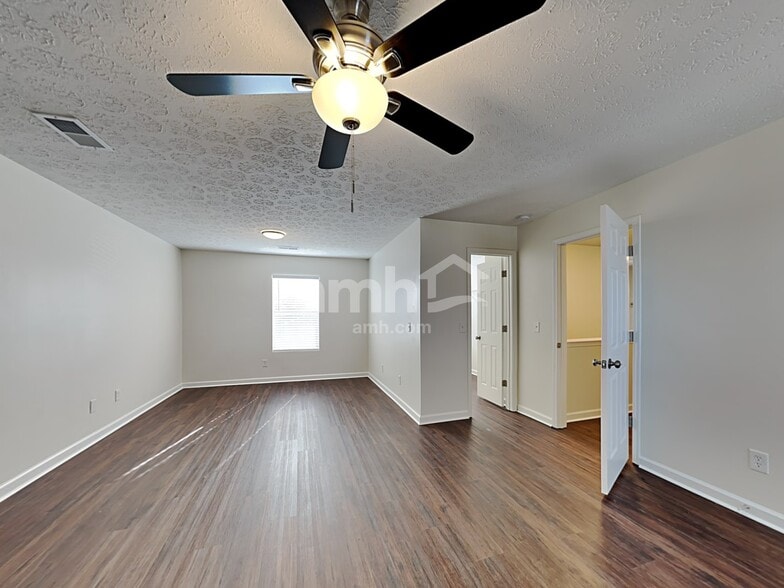 Building Photo - 2648 Sutherland Dr
