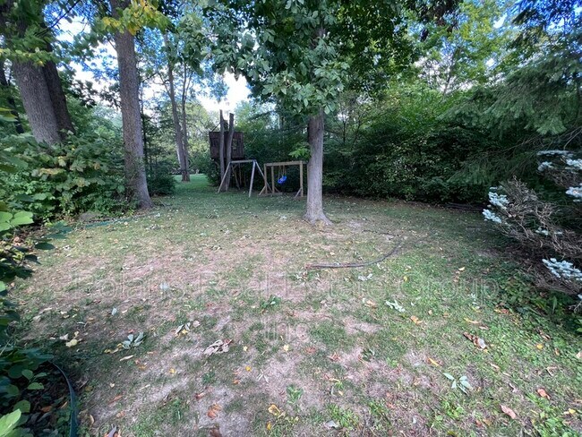 Building Photo - 8829 Rexford Rd