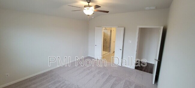 Building Photo - 2633 Oneida Ln