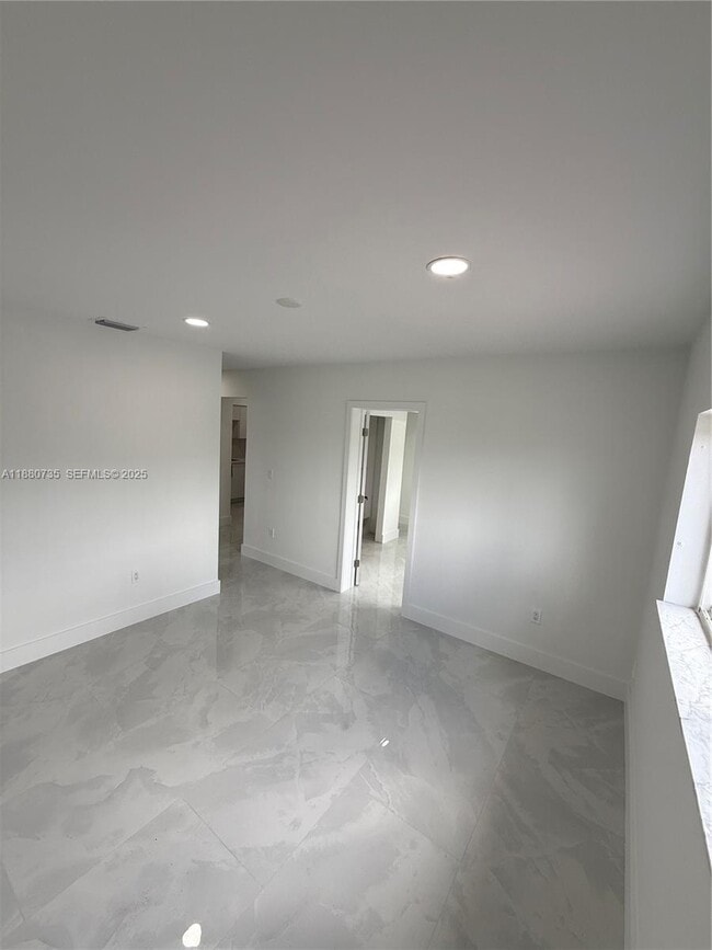 Building Photo - 841 W 50th St