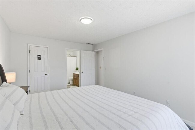 Building Photo - 1512 Stoneleigh Way