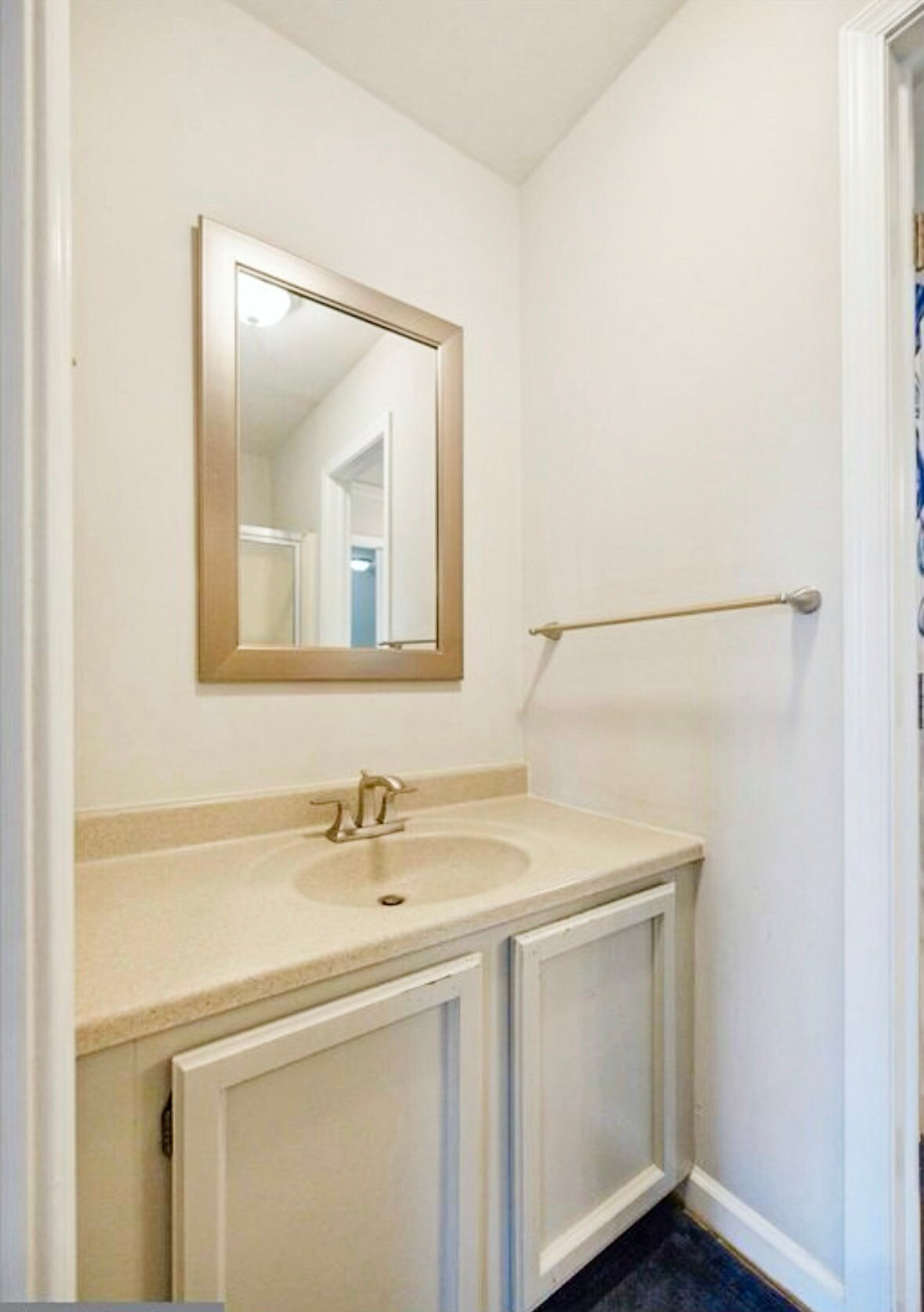 Bathroom - 618 Coates Ln