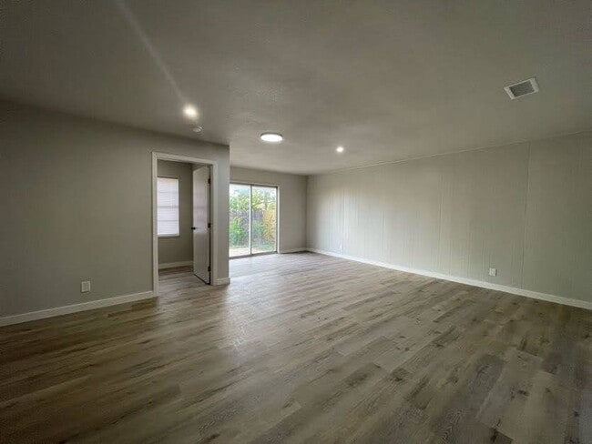 Building Photo - Cozy & Modern 3-Bedroom Retreat in Big Spring