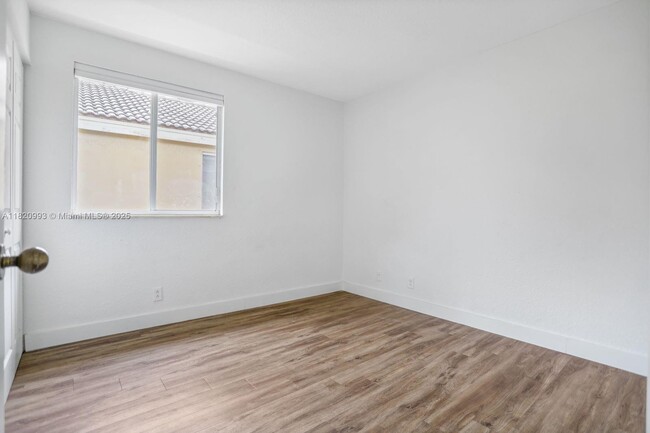 Building Photo - 1126 Golden Cane Dr