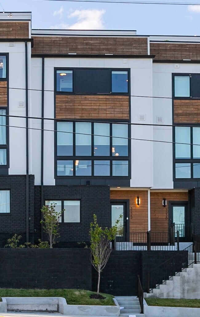 Building Photo - 400 33rd Ave N