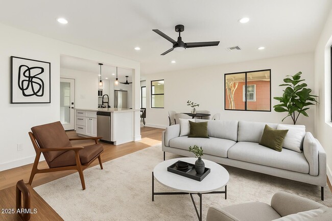 Building Photo - 9042 N 3rd Ave