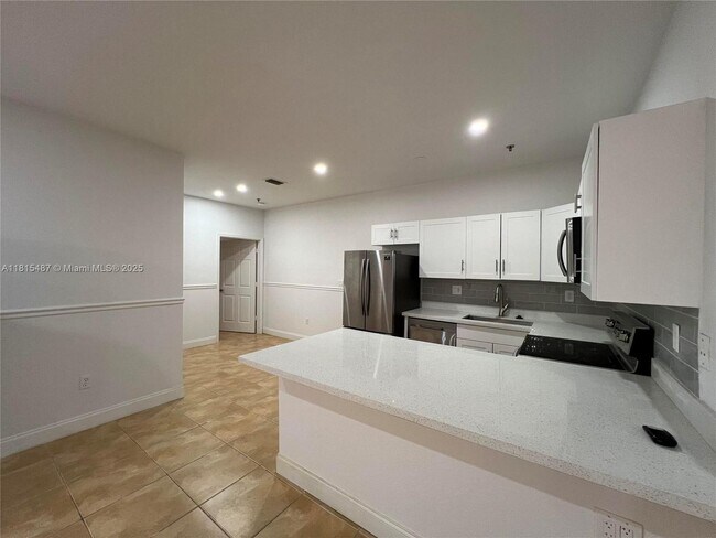 Building Photo - 2734 Bird Ave