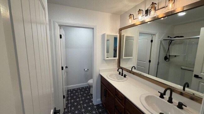 Building Photo - Concord Beautiful 3 bedroom 3 bathroom fully updated townhome, gated community!