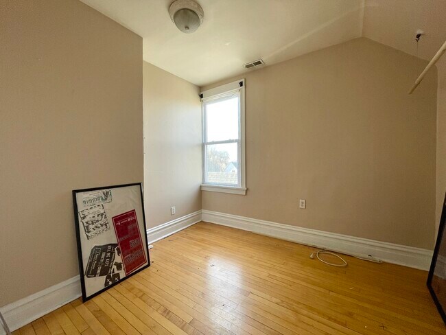 Building Photo - 3434 W Drummond Pl