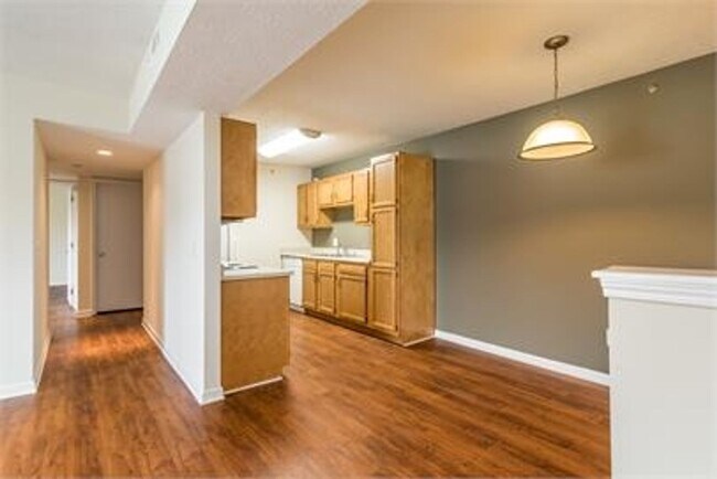 Building Photo - Creek Pointe