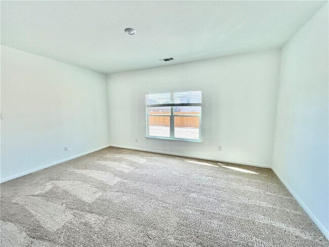 Building Photo - 126 Fox Glen Trl